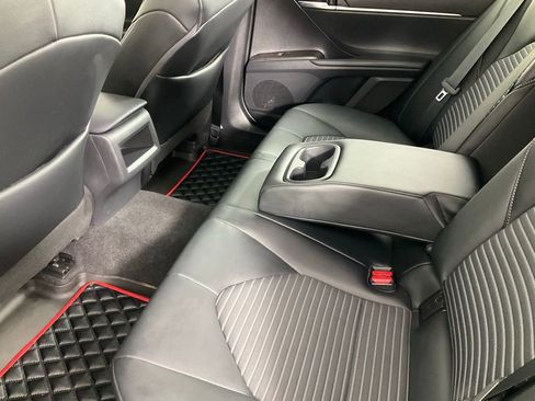 Used 2022 Toyota Camry SE image 11