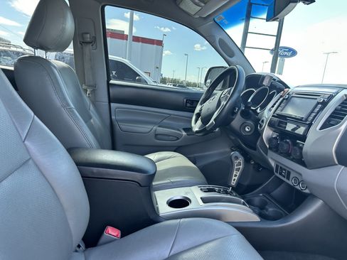 Used 2015 Toyota Tacoma 4x4 Double Cab w/ TRD Off-Road Package image 12
