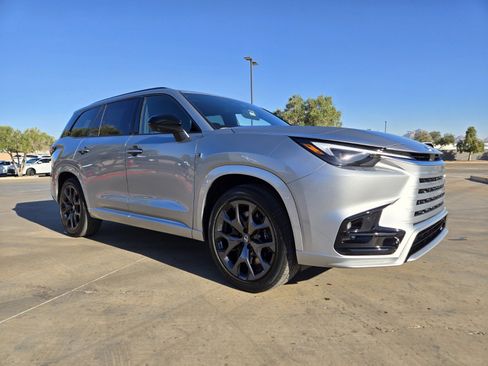 New 2026 Lexus TX 500h AWD image 2