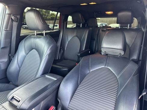 Used 2023 Toyota Highlander XSE FWD image 33