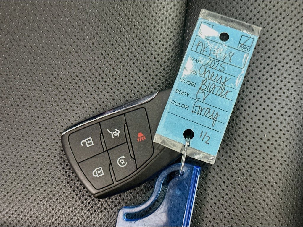 Used 2025 Chevrolet Blazer EV LT AWD/4WD image 38