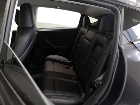Used 2024 Tesla Model Y Long Range AWD/4WD image 19