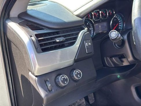 Used 2015 Chevrolet Suburban LS image 17