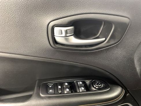 Used 2019 Jeep Compass Latitude w/ Cold Weather Group AWD/4WD image 11