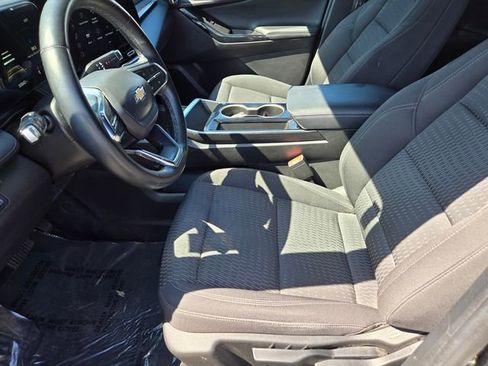 Used 2025 Chevrolet Equinox LT FWD image 12