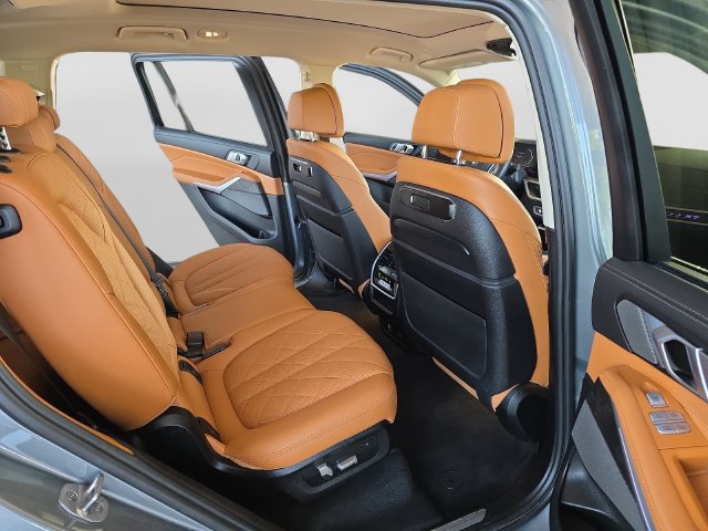 Used 2023 BMW X7 xDrive40i w/ Premium Package AWD/4WD image 34