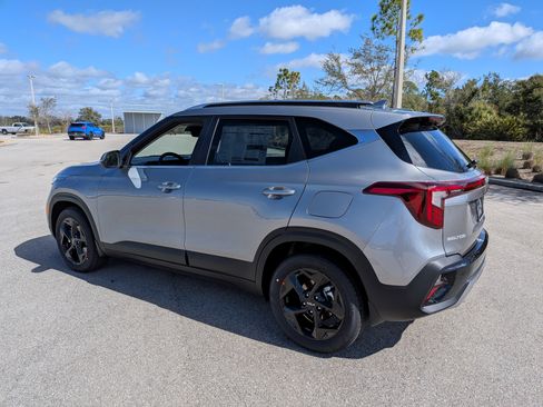 New 2026 Kia Seltos EX FWD image 7