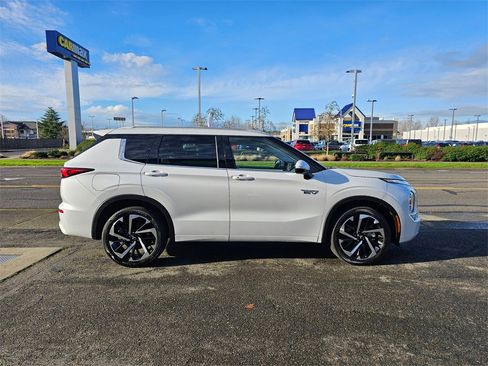 Used 2023 Mitsubishi Outlander SEL image 4