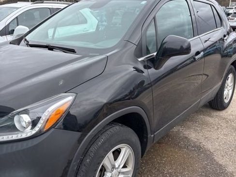 Used 2020 Chevrolet Trax LT w/ LT Convenience Package image 1