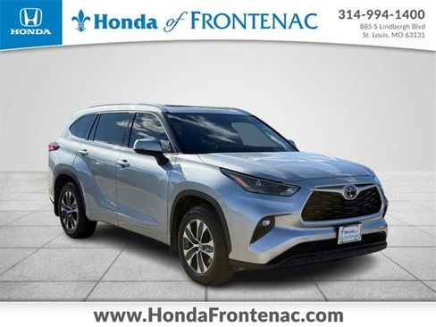 Used 2022 Toyota Highlander XLE image 1
