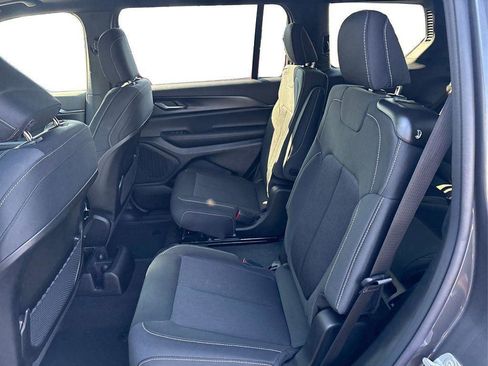 New 2026 Jeep Grand Cherokee L 4WD image 10