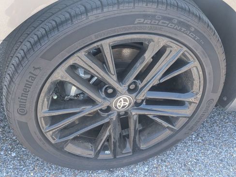 Used 2025 Toyota Camry SE AWD/4WD image 9
