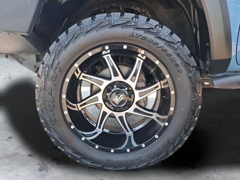 Used 2019 Toyota Tacoma TRD Off-Road w/ Technology Package AWD/4WD image 28