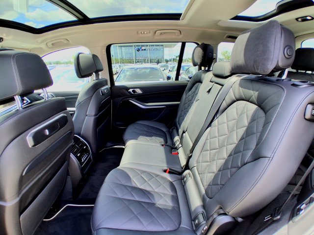 Used 2023 BMW X7 xDrive40i w/ Parking Assistance Package AWD/4WD image 26