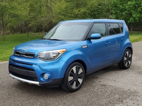 Used 2018 Kia Soul + FWD image 2