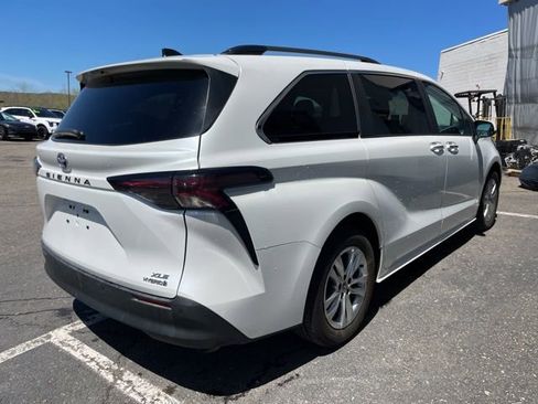 Used 2023 Toyota Sienna XLE w/ XLE Plus Package AWD/4WD image 5