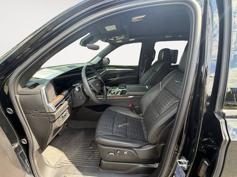 Used 2025 Cadillac Escalade Sport Platinum w/ LPO, Floor Liner Package AWD/4WD image 11