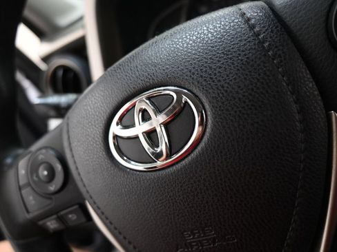 Used 2015 Toyota RAV4 LE AWD/4WD image 28