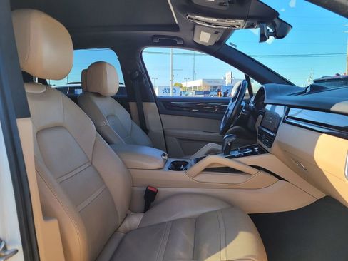 Used 2020 Porsche Cayenne image 33