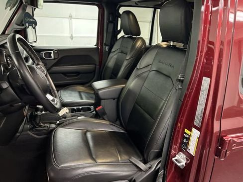 Used 2021 Jeep Wrangler Unlimited Sahara w/ Cold Weather Group AWD/4WD image 19