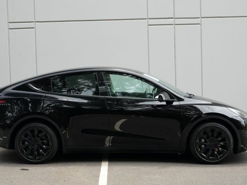 Used 2021 Tesla Model Y Long Range AWD/4WD image 56