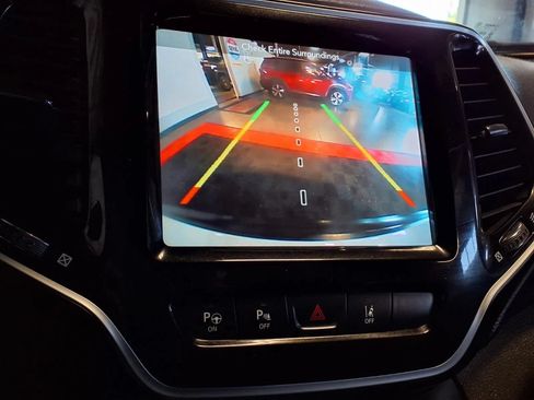Used 2019 Jeep Cherokee Limited w/ Luxury Group AWD/4WD image 21