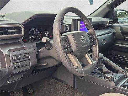Used 2025 Toyota 4Runner SR5 AWD/4WD image 8
