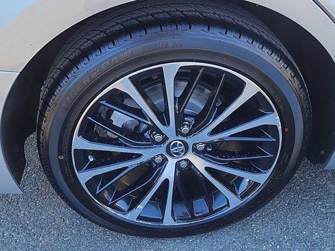 Used 2020 Toyota Camry SE image 9