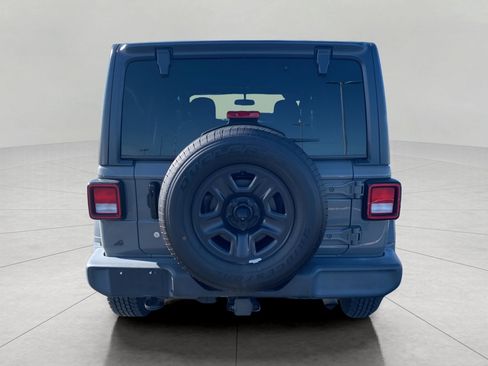 Used 2018 Jeep Wrangler Unlimited Sport image 23