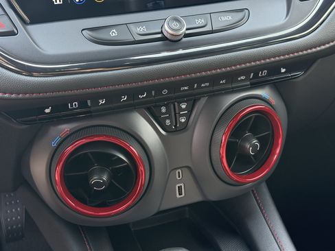 Used 2025 Chevrolet Blazer RS FWD image 23