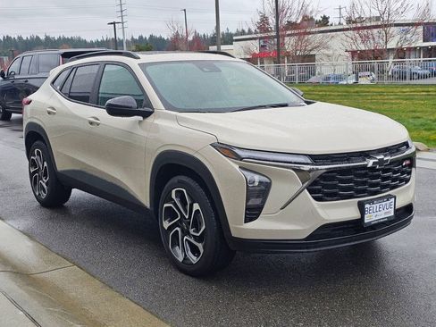 Used 2026 Chevrolet Trax RS w/ Sunroof Package image 7