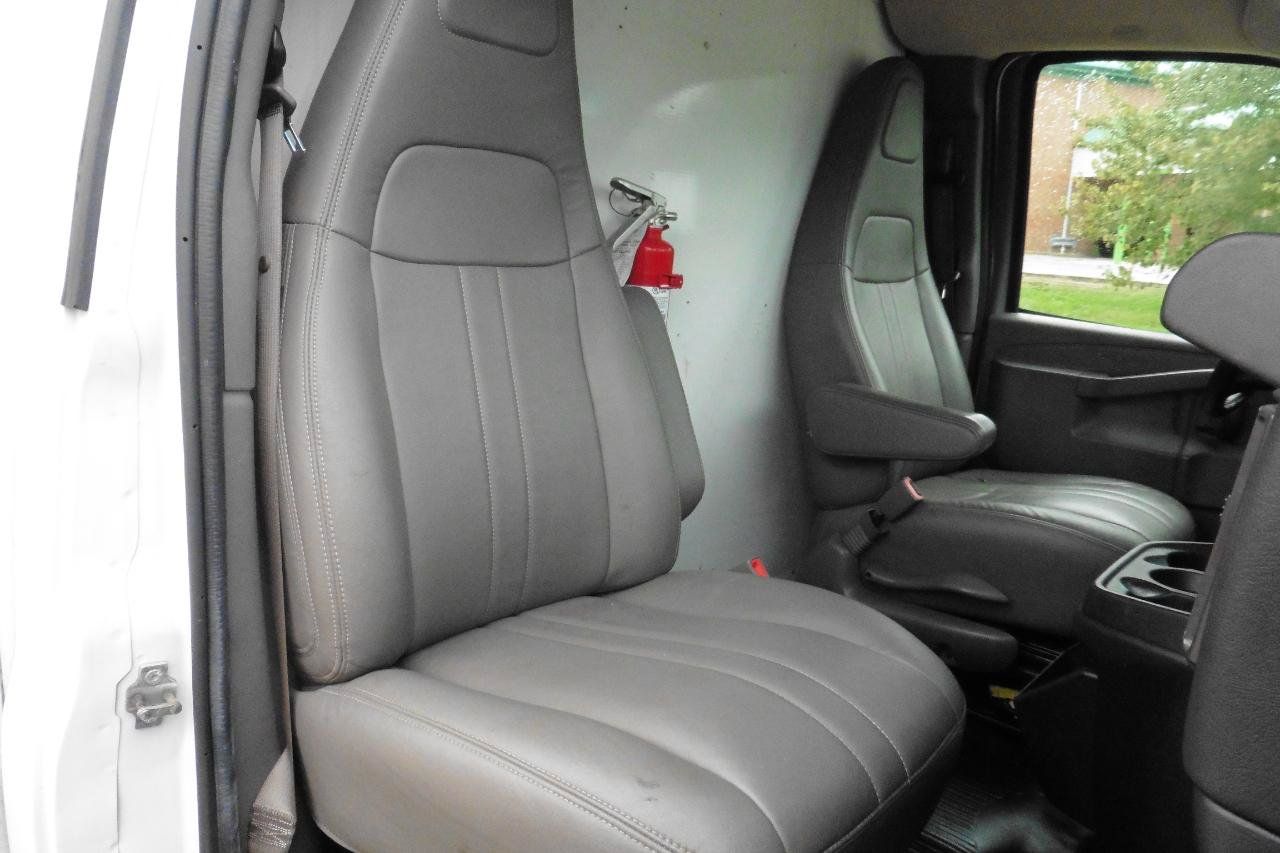 Used 2018 Chevrolet Express 3500 RWD image 10