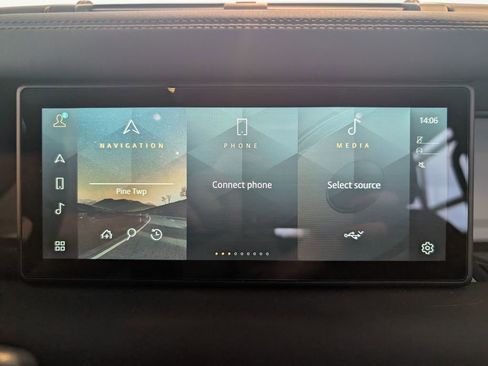 Used 2024 Land Rover Defender 110 SE image 19