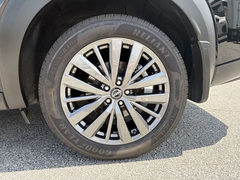 Used 2024 Nissan Pathfinder SL w/ SL Premium Package FWD image 24