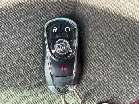 Used 2021 Buick Encore Preferred image 28