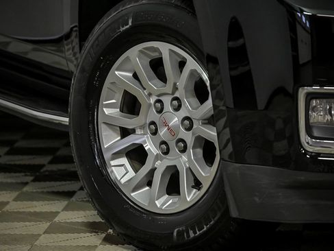 Used 2017 GMC Yukon SLT AWD/4WD image 3