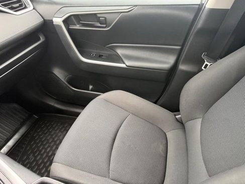Used 2019 Toyota RAV4 LE AWD/4WD image 19