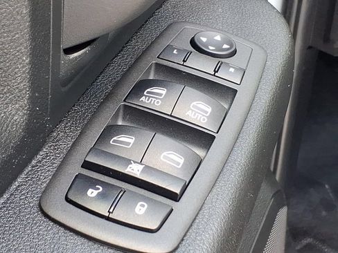 Used 2022 RAM 1500 Tradesman w/ Chrome Appearance Group AWD/4WD image 13