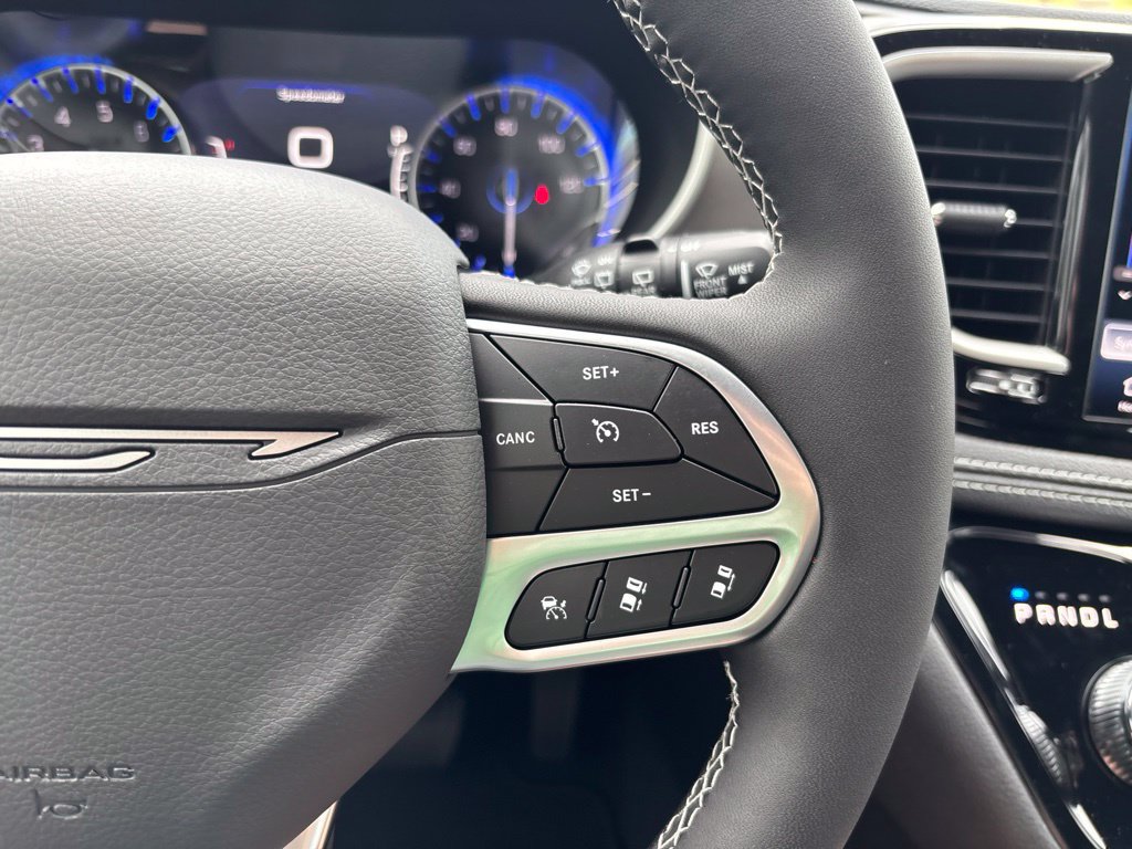 New 2027 Chrysler Pacifica Select FWD image 59
