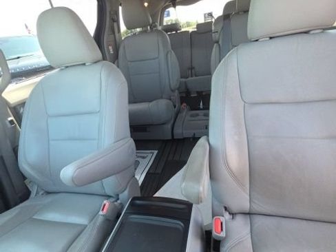 Used 2017 Toyota Sienna XLE w/ XLE Navigation Package FWD image 17