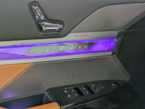 Used 2023 BMW 740i image 16