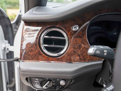 Used 2022 Bentley Bentayga Speed image 54