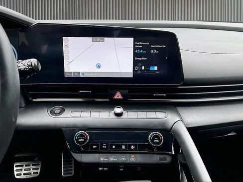 Certified 2025 Hyundai Elantra SEL FWD image 7