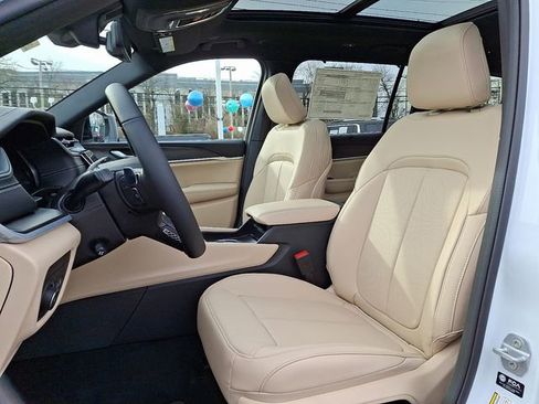 New 2025 Jeep Grand Cherokee L Limited w/ Luxury Tech Group II image 9