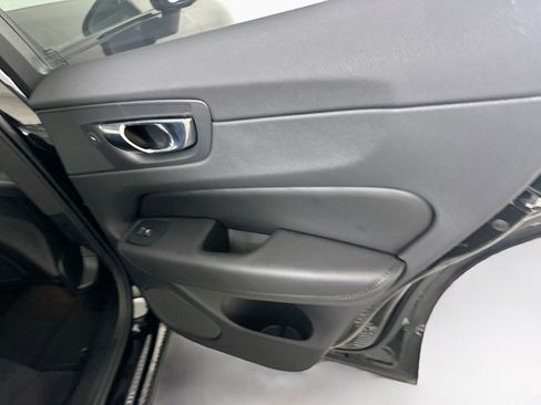 Used 2025 Volvo XC60 B5 Plus image 30