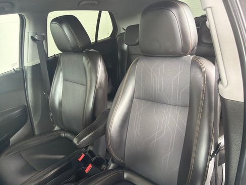 Used 2018 Chevrolet Trax LT w/ LT Convenience Package FWD image 13