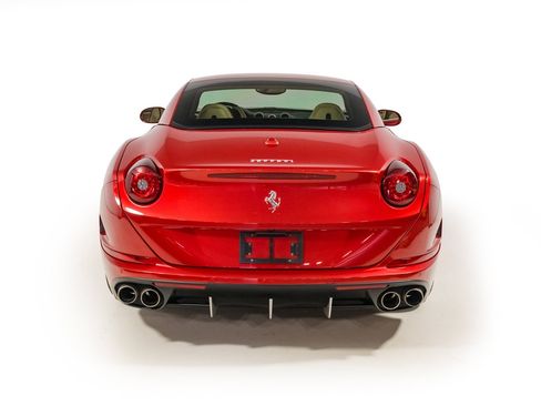 Used 2015 Ferrari California T RWD image 6