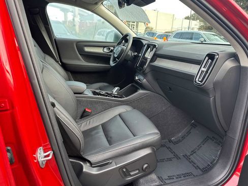 Certified 2024 Volvo XC40 B5 Plus w/ Protection Package Premier image 10