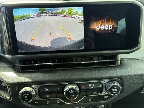 Used 2024 Jeep Wrangler Sport AWD/4WD image 29