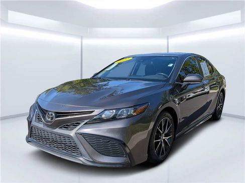 Used 2022 Toyota Camry SE FWD image 8